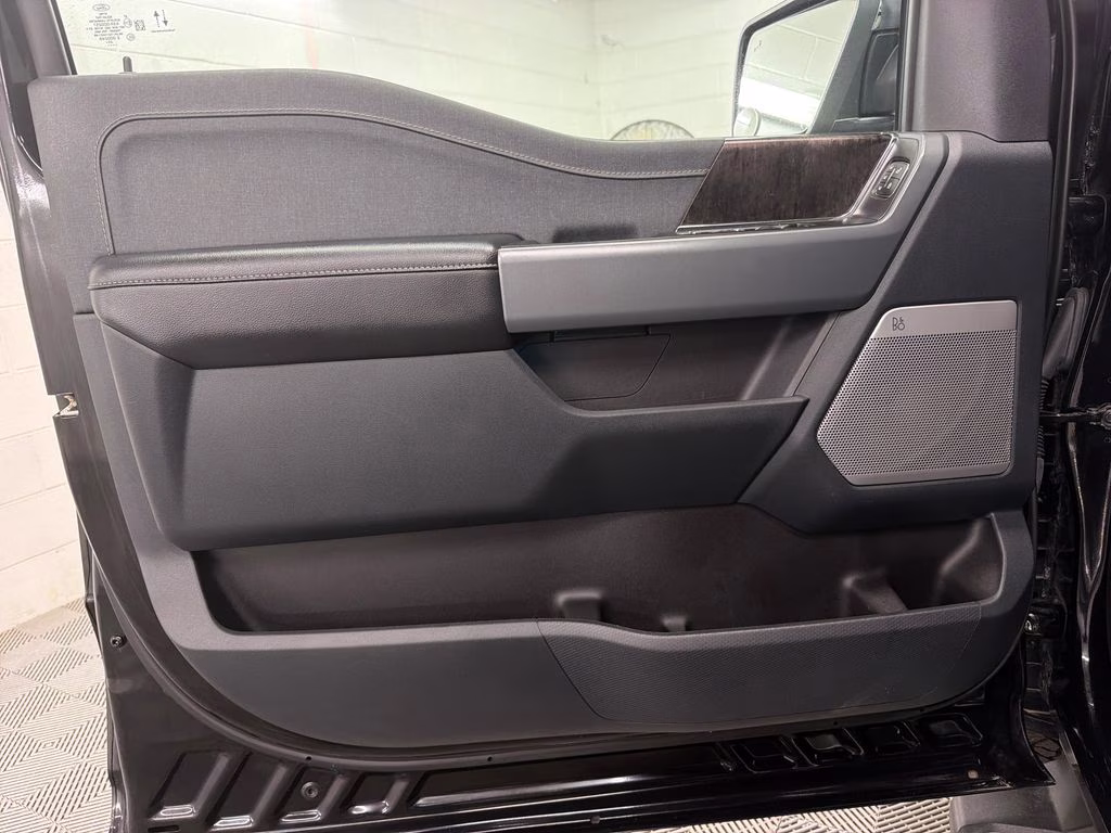 2023 Black Metallic Ford F-150 Lariat 4X4 Truck