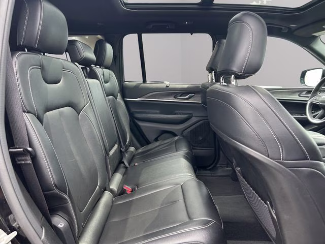 2024 Diamond Black Crystal Pearlcoat Jeep Grand Cherokee Limited 4X4 SUV
