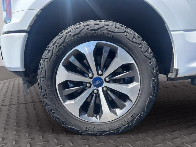 2020 Oxford White Ford F-150 XL 4X4 Truck