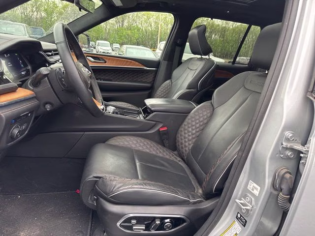 2022 Silver Zynith Jeep Grand Cherokee Summit Reserve 4xe 4X4 SUV