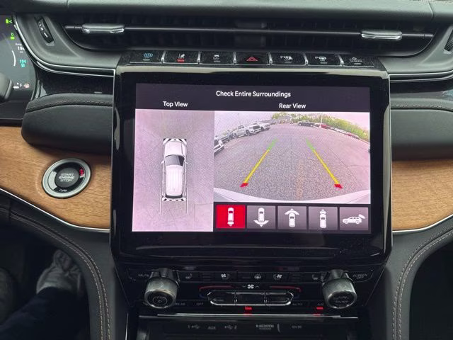 2022 Silver Zynith Jeep Grand Cherokee Summit Reserve 4xe 4X4 SUV