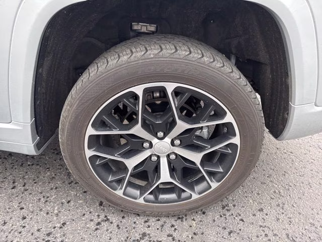 2022 Silver Zynith Jeep Grand Cherokee Summit Reserve 4xe 4X4 SUV