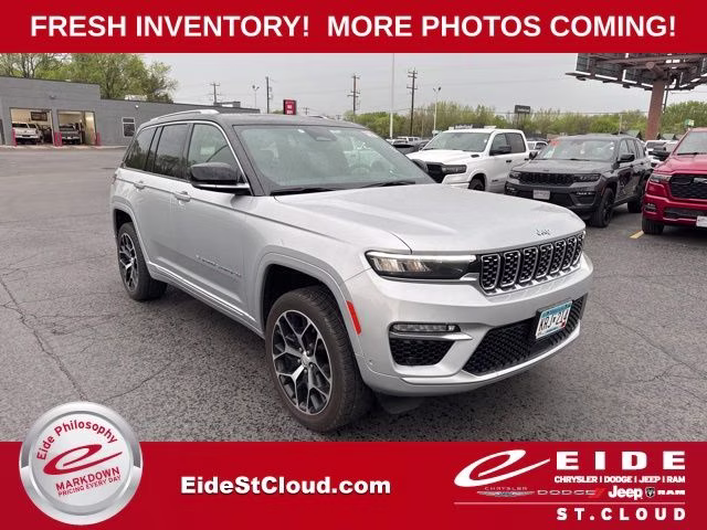 2022 Jeep Grand Cherokee Summit 4xe 4x4's photo