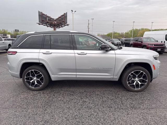 2022 Silver Zynith Jeep Grand Cherokee Summit Reserve 4xe 4X4 SUV