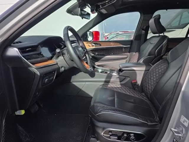 2022 Silver Zynith Jeep Grand Cherokee Summit Reserve 4xe 4X4 SUV