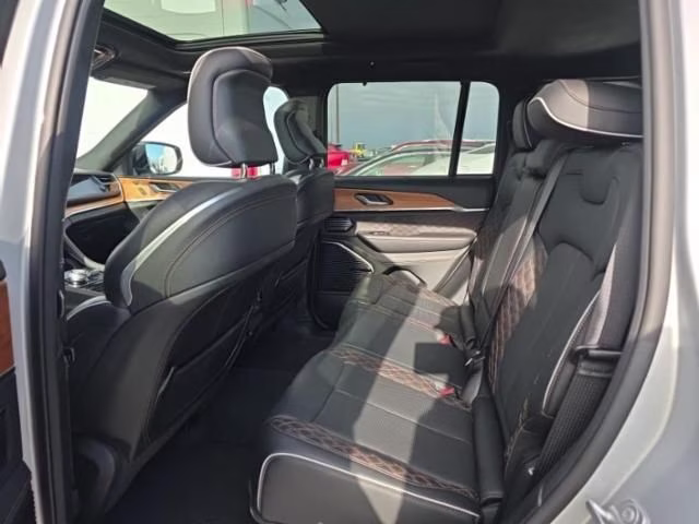 2022 Silver Zynith Jeep Grand Cherokee Summit Reserve 4xe 4X4 SUV