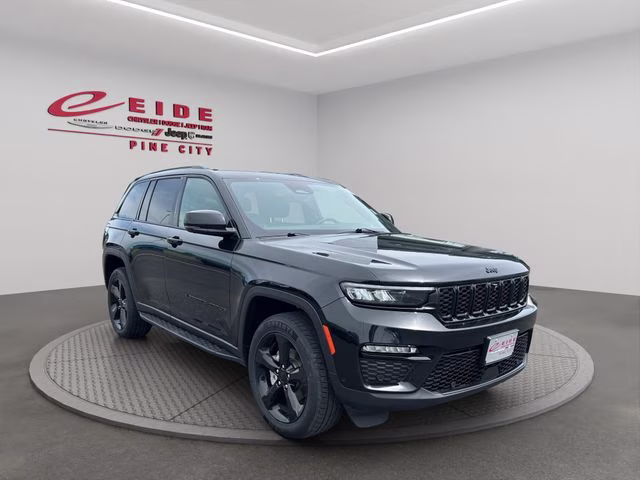 2024 Diamond Black Crystal Pearlcoat Jeep Grand Cherokee Limited 4X4 SUV