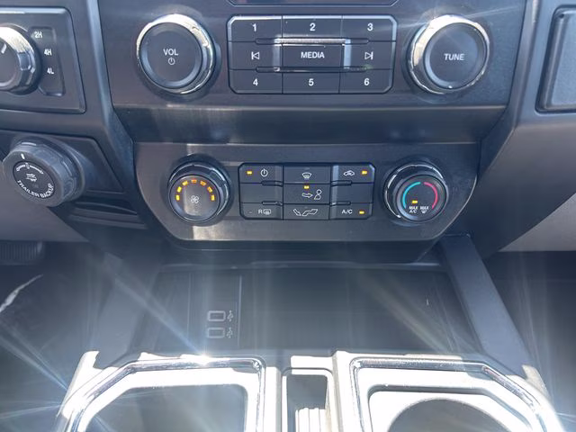 2020 Oxford White Ford F-150 XL 4X4 Truck