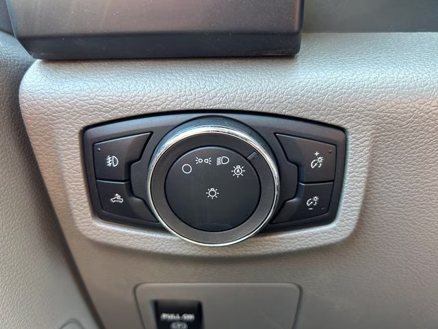 2020 Oxford White Ford F-150 XL 4X4 Truck