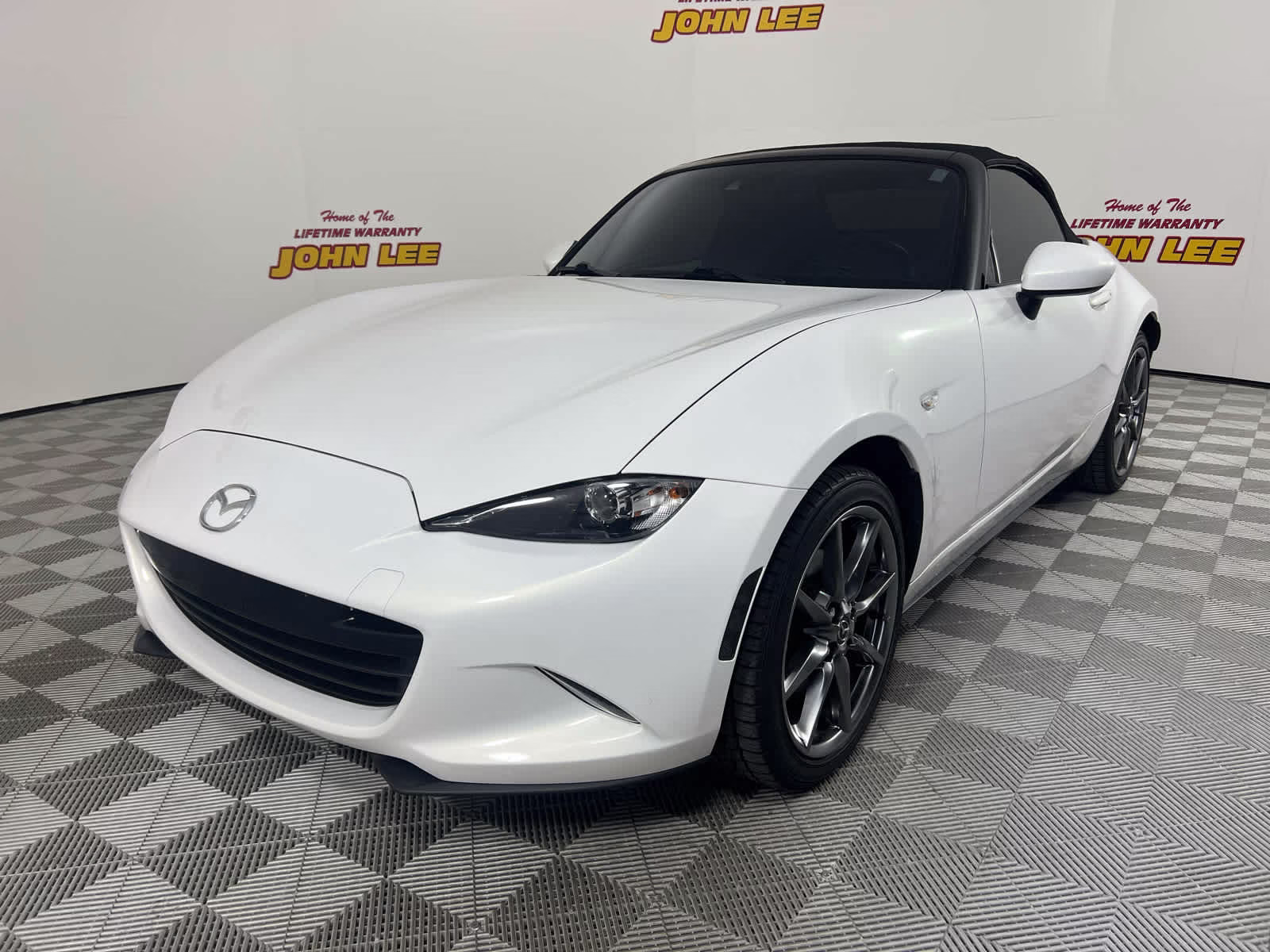 2016 Crystal White Pearl Mazda MX-5 Miata Grand Touring RWD