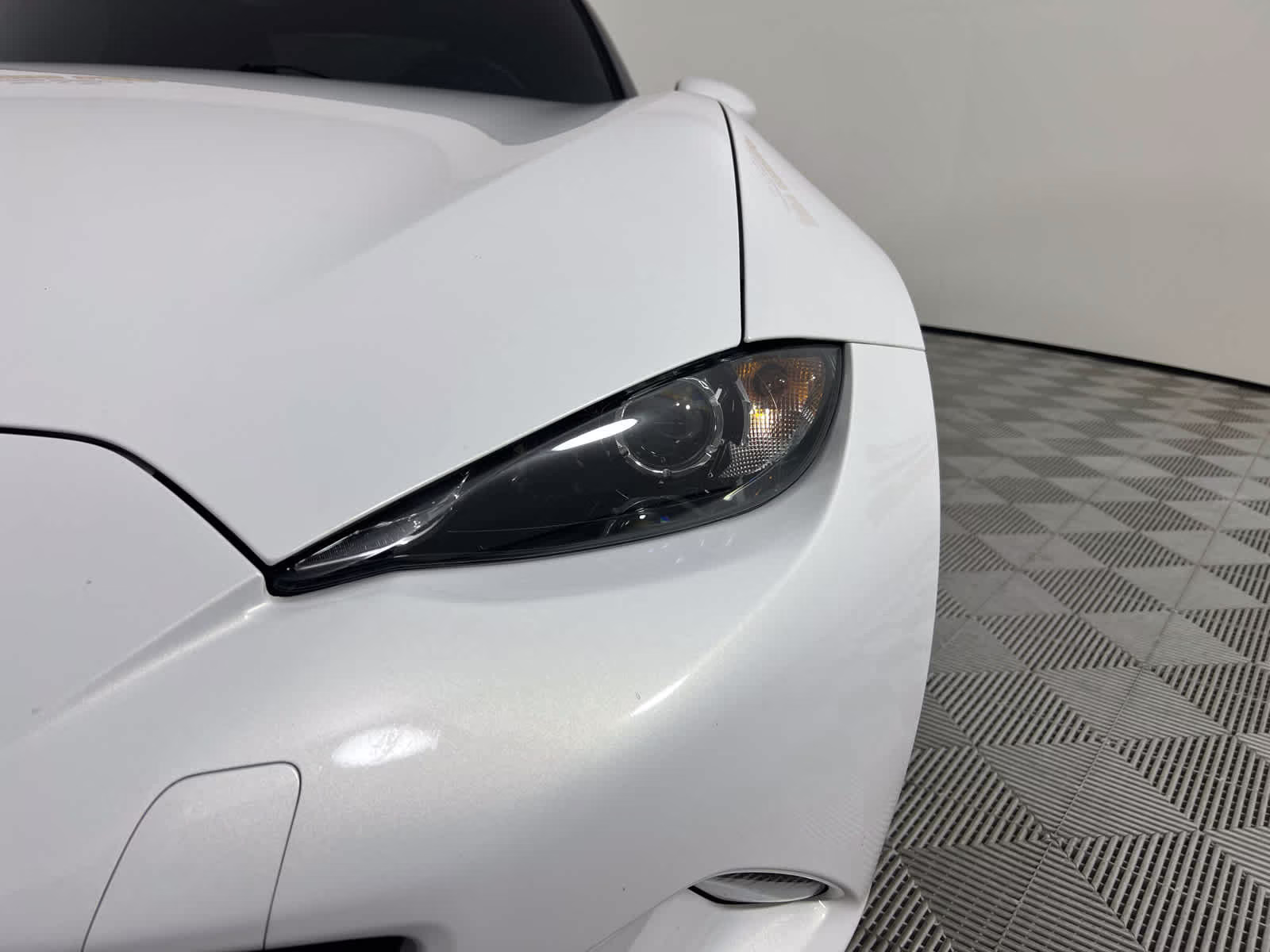 2016 Crystal White Pearl Mazda MX-5 Miata Grand Touring RWD