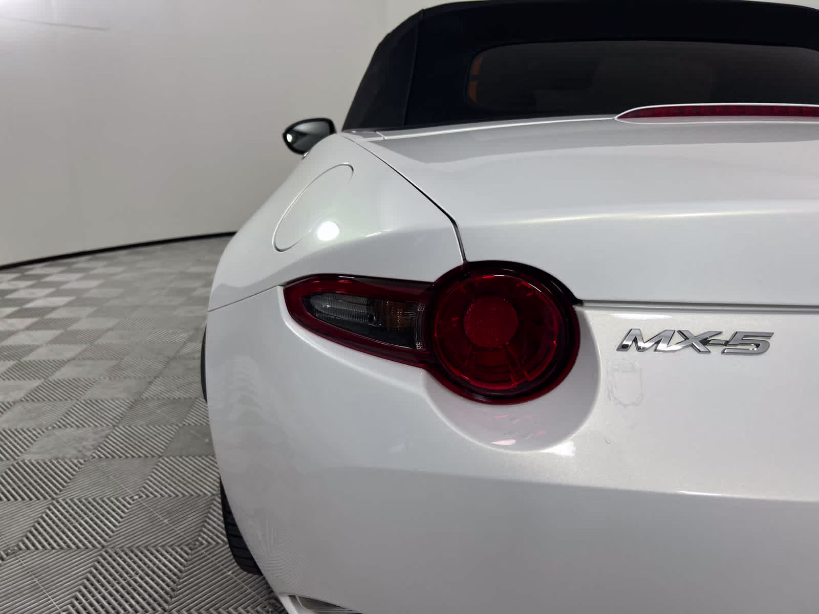2016 Crystal White Pearl Mazda MX-5 Miata Grand Touring RWD