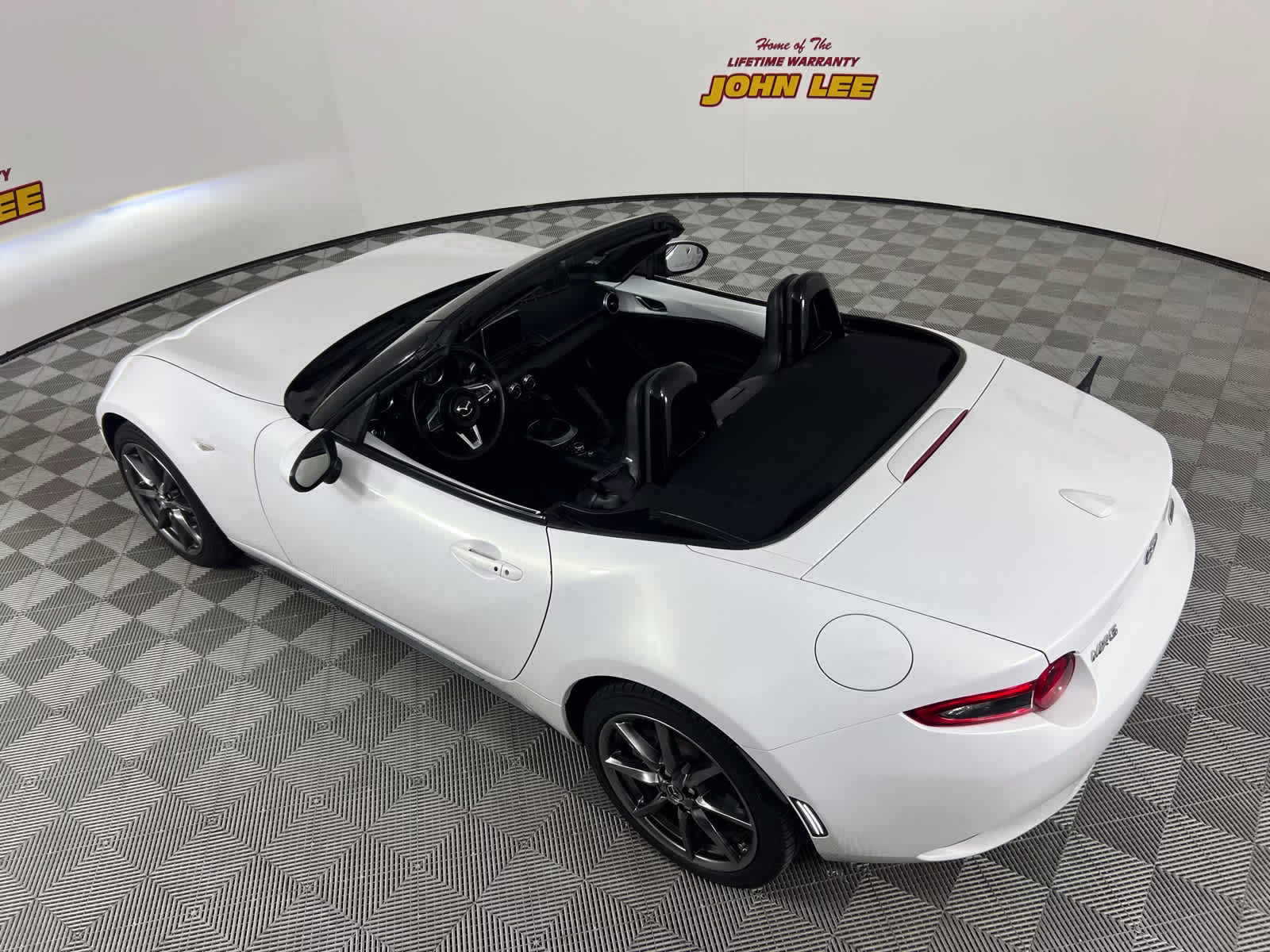 2016 Crystal White Pearl Mazda MX-5 Miata Grand Touring RWD