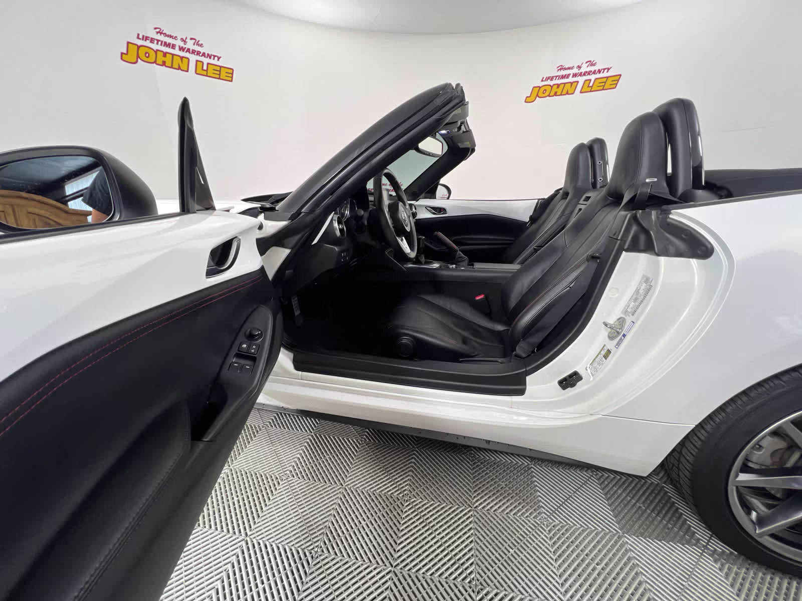 2016 Crystal White Pearl Mazda MX-5 Miata Grand Touring RWD