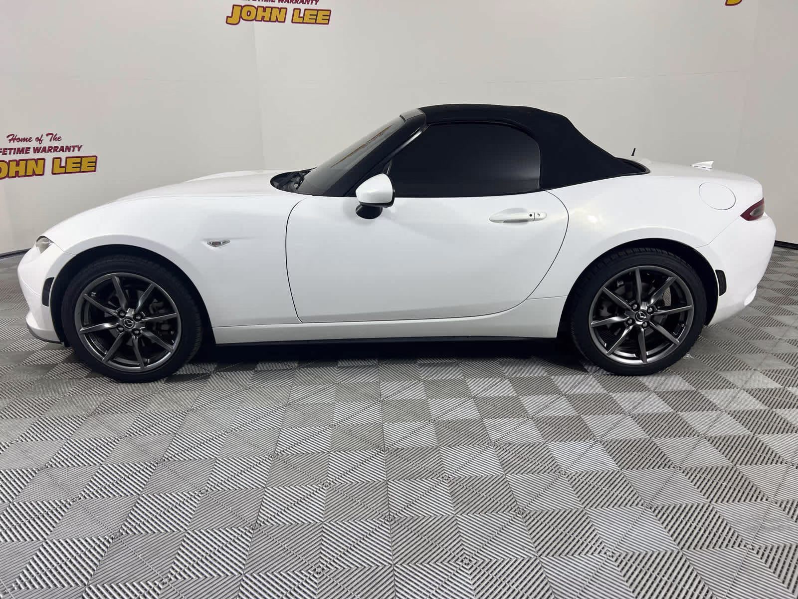 2016 Crystal White Pearl Mazda MX-5 Miata Grand Touring RWD