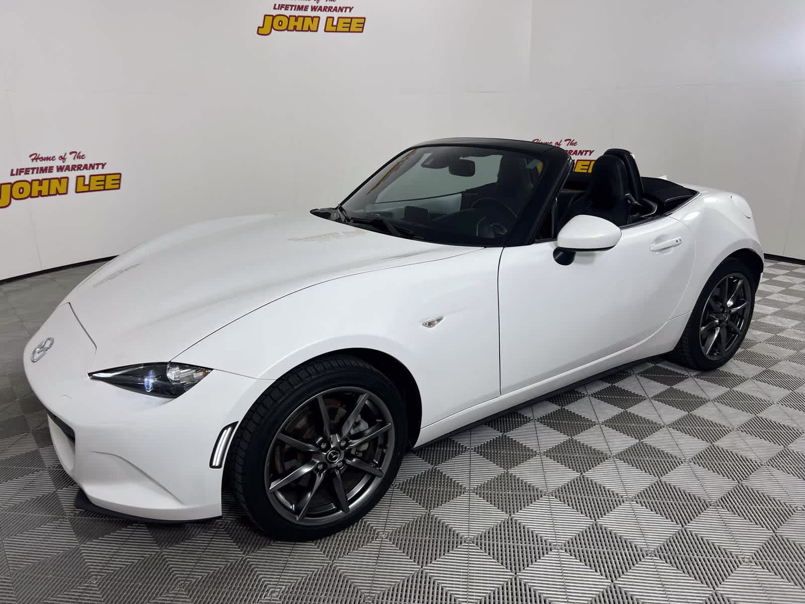 2016 Crystal White Pearl Mazda MX-5 Miata Grand Touring RWD