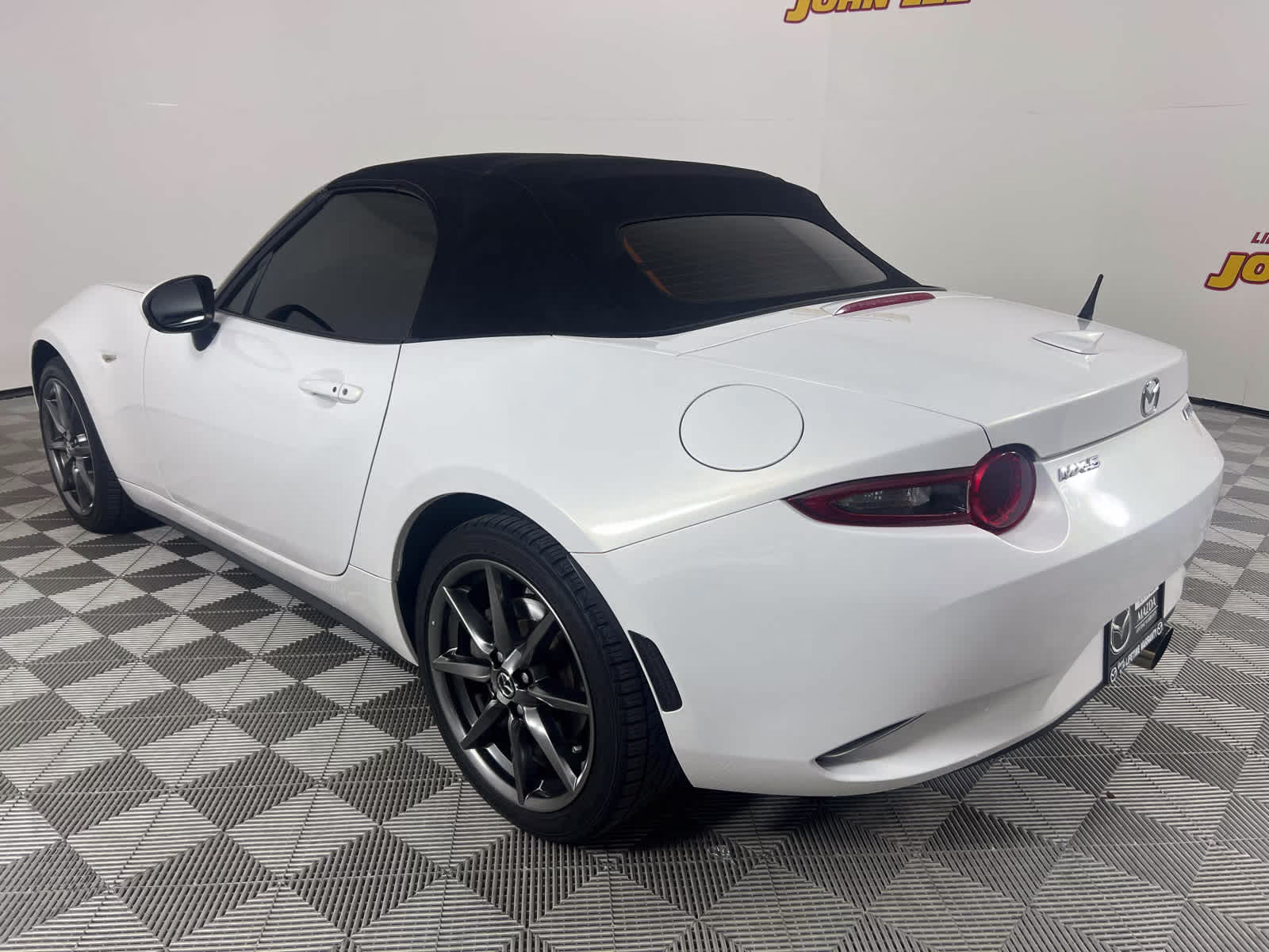 2016 Crystal White Pearl Mazda MX-5 Miata Grand Touring RWD
