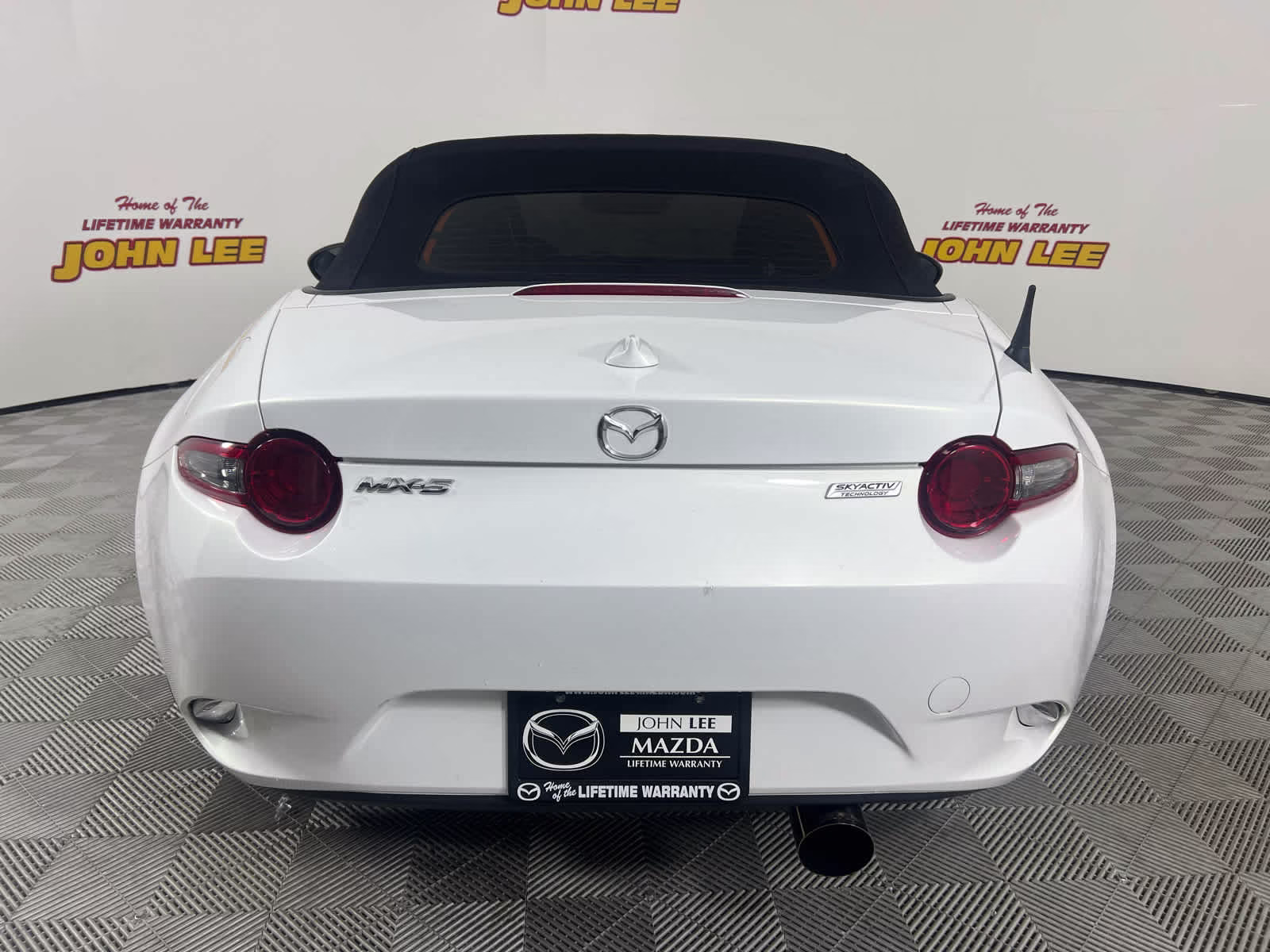 2016 Crystal White Pearl Mazda MX-5 Miata Grand Touring RWD