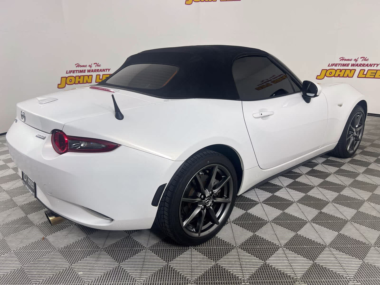 2016 Crystal White Pearl Mazda MX-5 Miata Grand Touring RWD