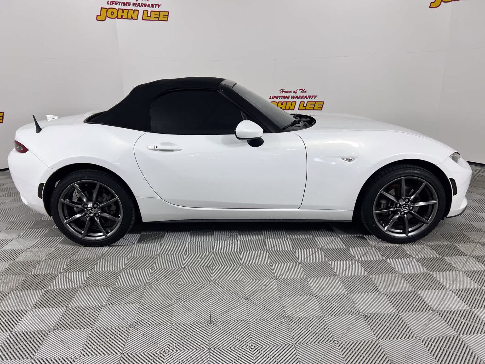 2016 Crystal White Pearl Mazda MX-5 Miata Grand Touring RWD