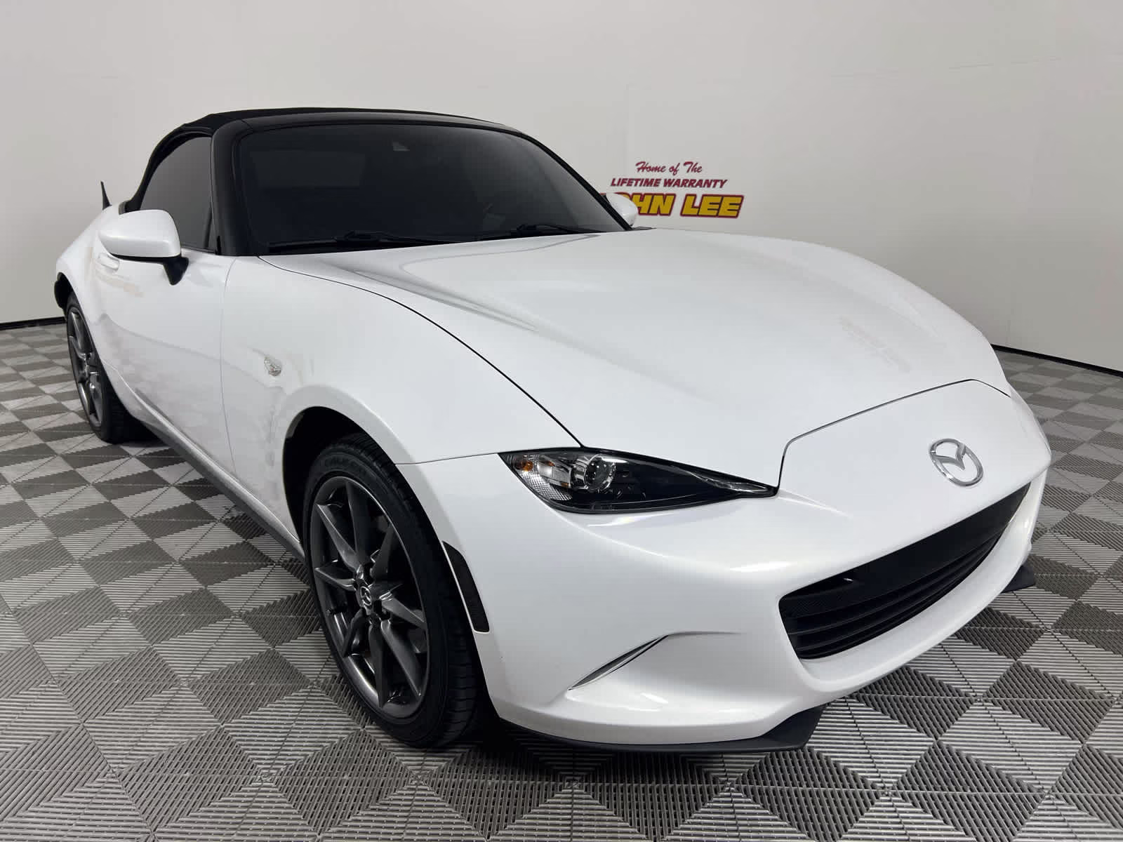 2016 Crystal White Pearl Mazda MX-5 Miata Grand Touring RWD