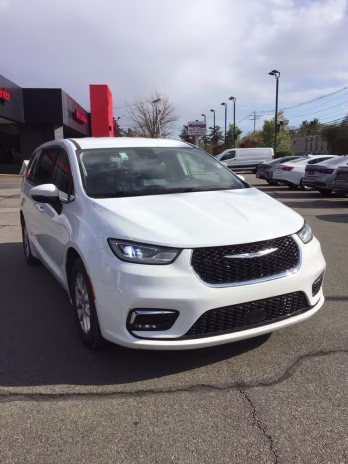 2023 Bright White Clearcoat Chrysler Pacifica Touring L FWD Van