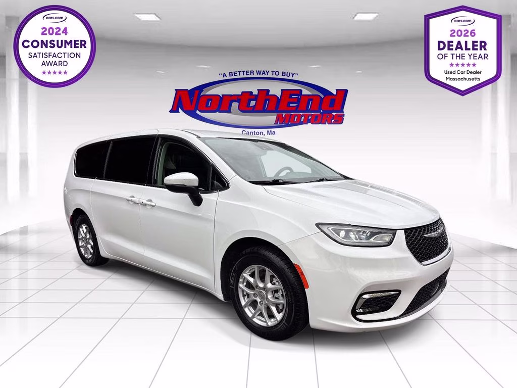 2023 Bright White Clearcoat Chrysler Pacifica Touring L FWD Van