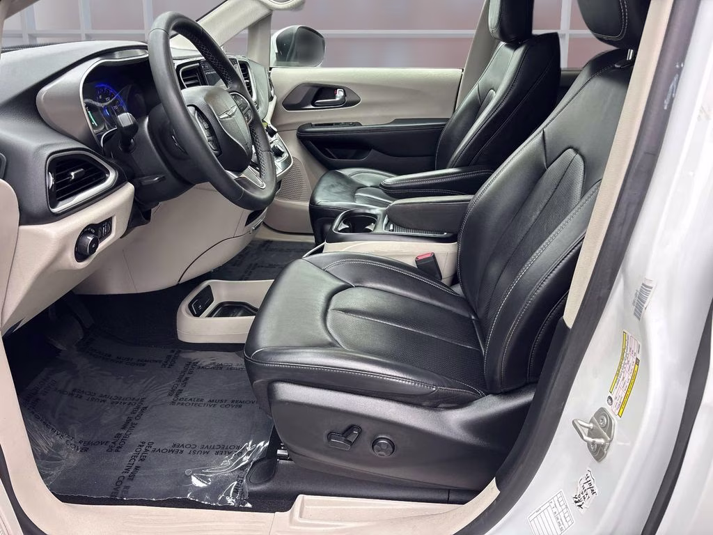 2023 Bright White Clearcoat Chrysler Pacifica Touring L FWD Van