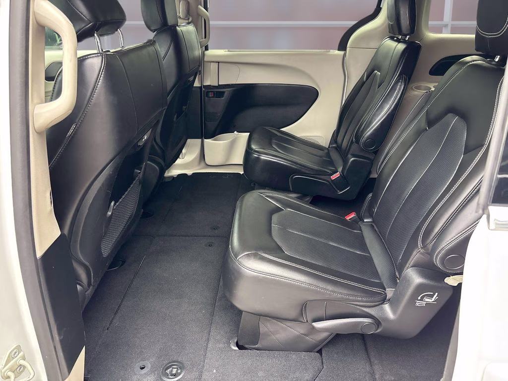 2023 Bright White Clearcoat Chrysler Pacifica Touring L FWD Van