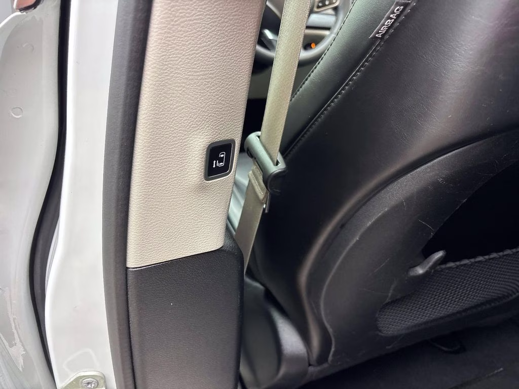 2023 Bright White Clearcoat Chrysler Pacifica Touring L FWD Van