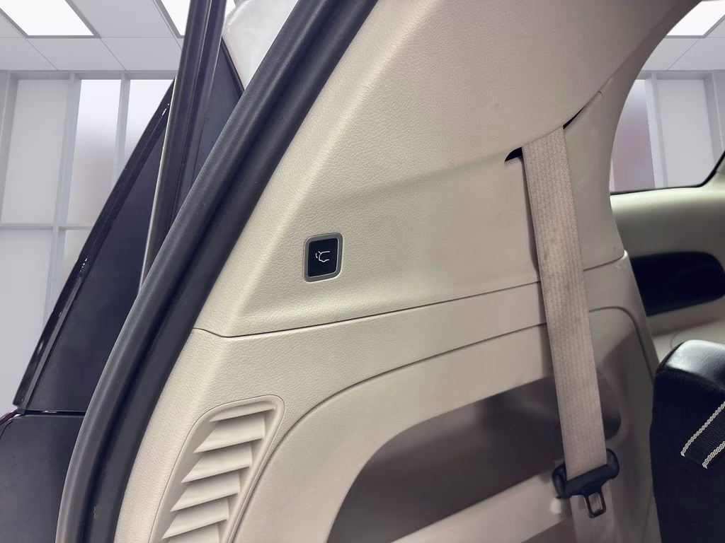2023 Bright White Clearcoat Chrysler Pacifica Touring L FWD Van