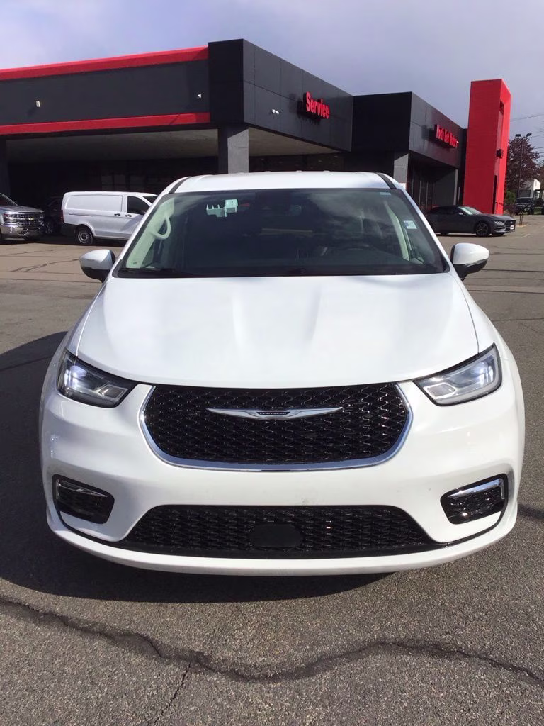 2023 Bright White Clearcoat Chrysler Pacifica Touring L FWD Van