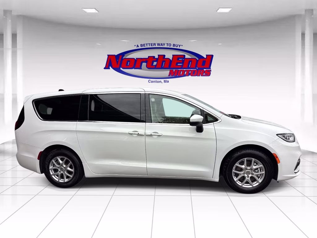 2023 Bright White Clearcoat Chrysler Pacifica Touring L FWD Van