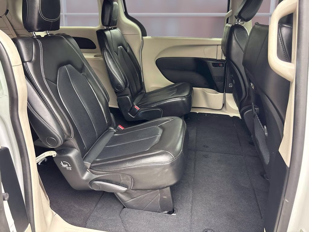 2023 Bright White Clearcoat Chrysler Pacifica Touring L FWD Van