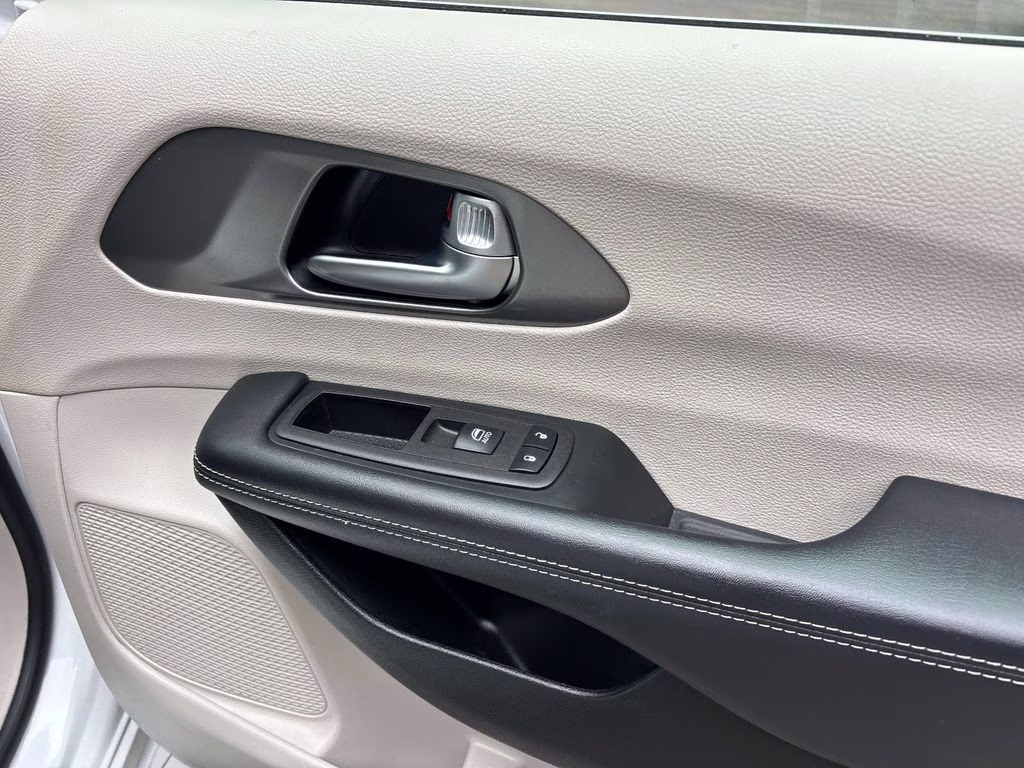 2023 Bright White Clearcoat Chrysler Pacifica Touring L FWD Van