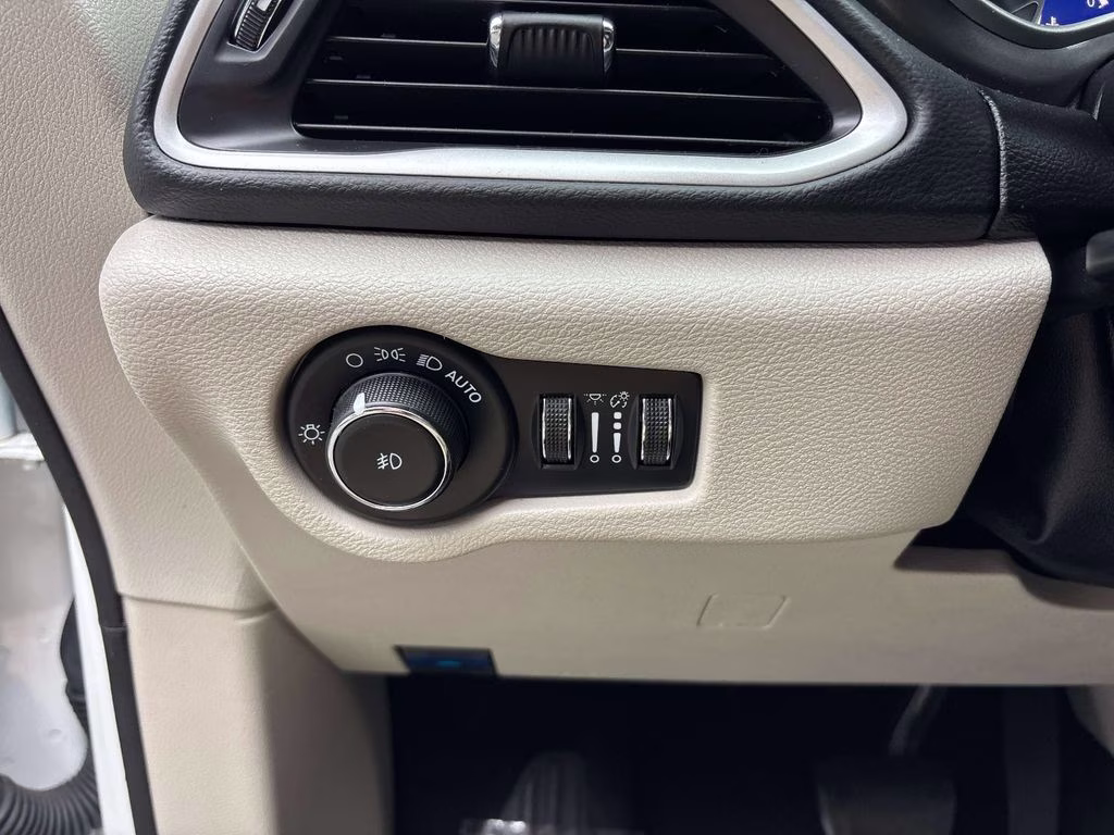 2023 Bright White Clearcoat Chrysler Pacifica Touring L FWD Van