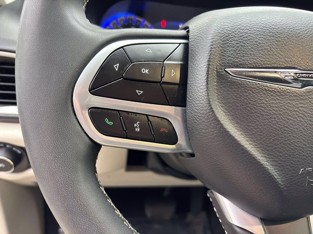 2023 Bright White Clearcoat Chrysler Pacifica Touring L FWD Van
