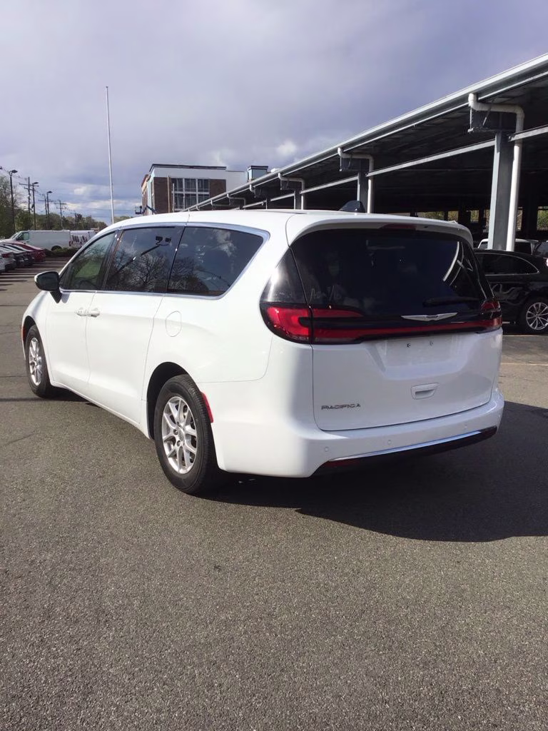 2023 Bright White Clearcoat Chrysler Pacifica Touring L FWD Van