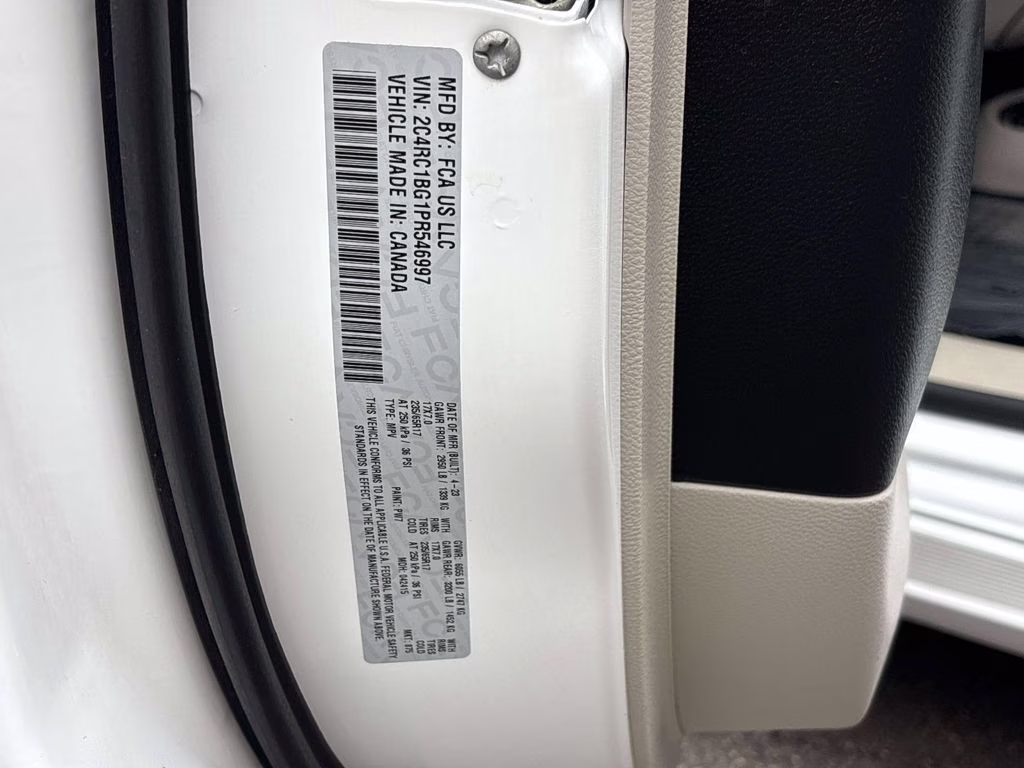 2023 Bright White Clearcoat Chrysler Pacifica Touring L FWD Van