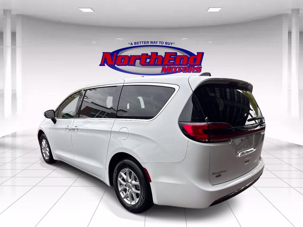 2023 Bright White Clearcoat Chrysler Pacifica Touring L FWD Van