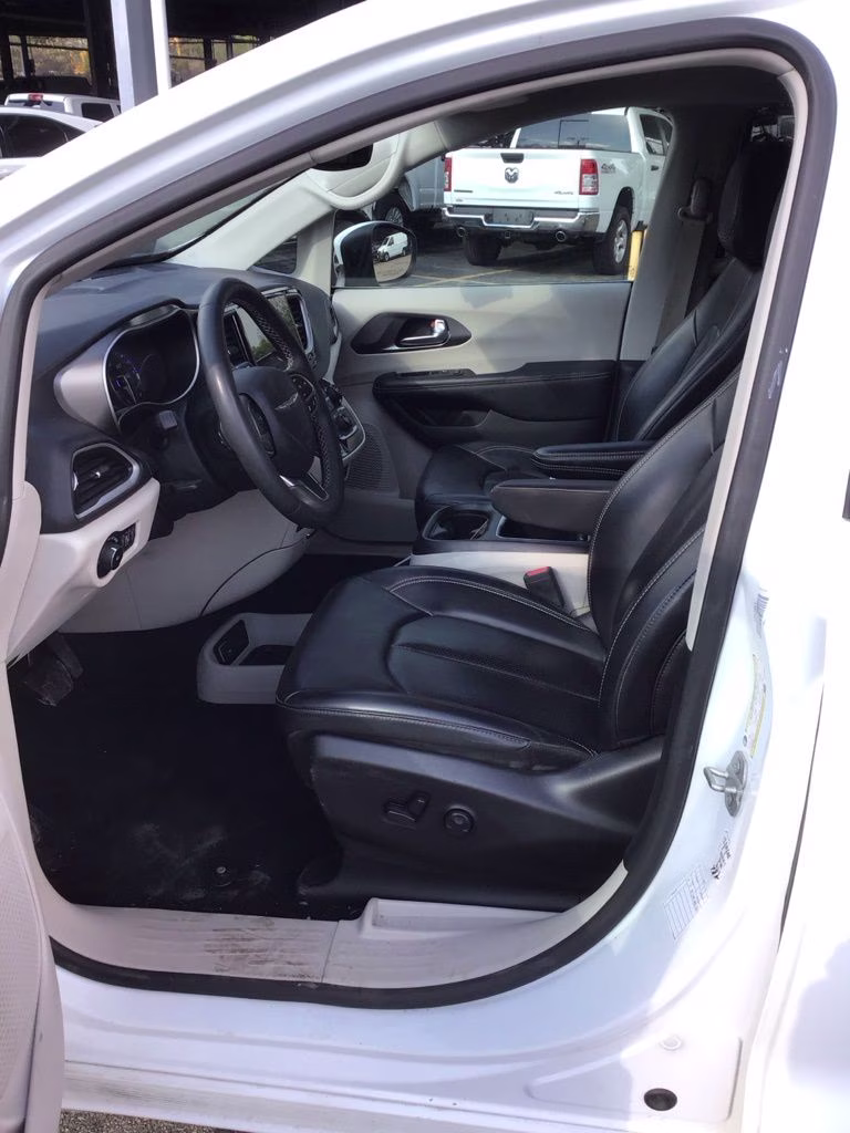 2023 Bright White Clearcoat Chrysler Pacifica Touring L FWD Van