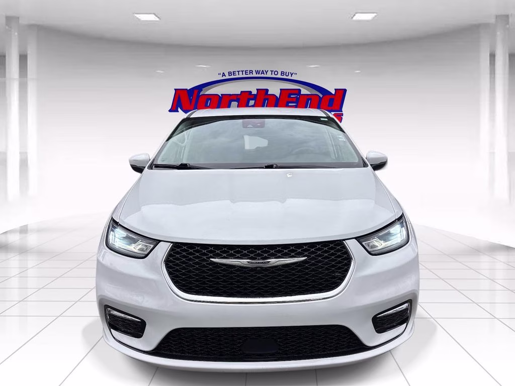 2023 Bright White Clearcoat Chrysler Pacifica Touring L FWD Van