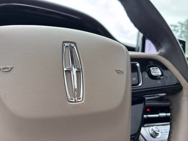 2022 Blue Metallic Lincoln Corsair Standard FWD SUV