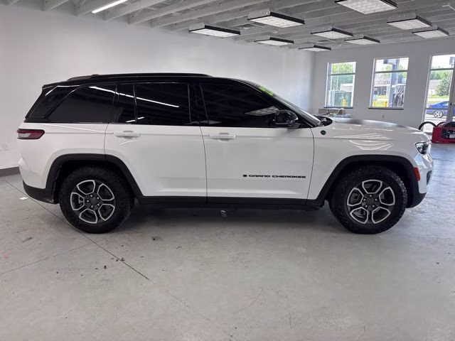 2022 Bright White Clearcoat Jeep Grand Cherokee Trailhawk 4xe 4X4 SUV