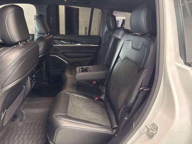 2022 Bright White Clearcoat Jeep Grand Cherokee Trailhawk 4xe 4X4 SUV