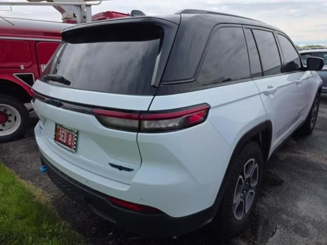 2022 Bright White Clearcoat Jeep Grand Cherokee Trailhawk 4xe 4X4 SUV
