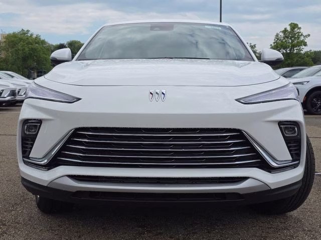 2026 Summit White Buick Envista Preferred FWD SUV