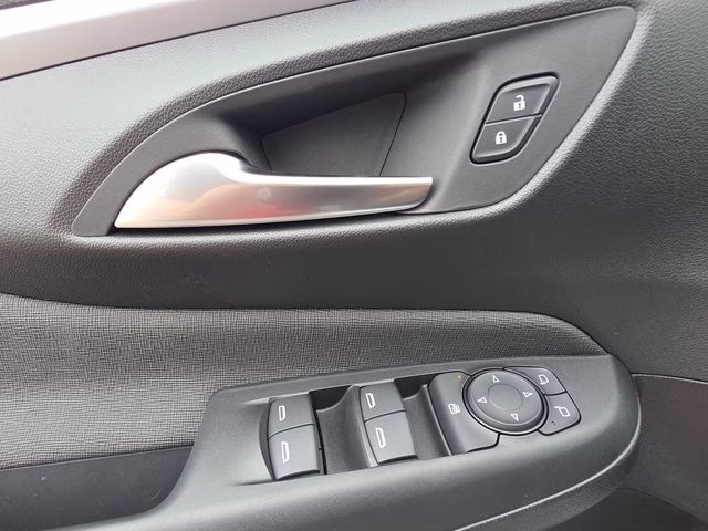 2026 Summit White Buick Envista Preferred FWD SUV