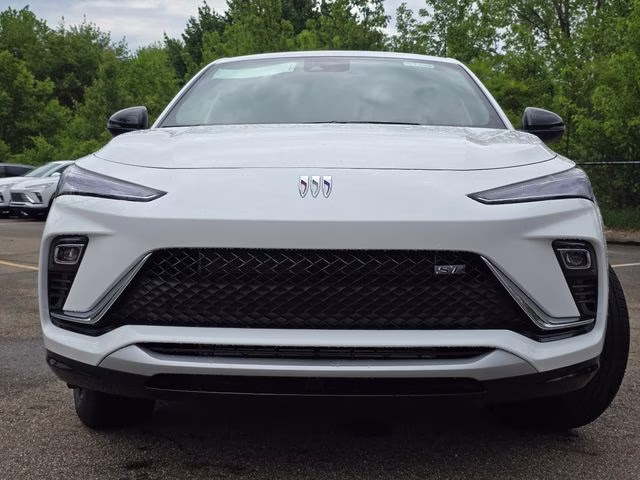 2026 Summit White Buick Envista Sport Touring FWD SUV