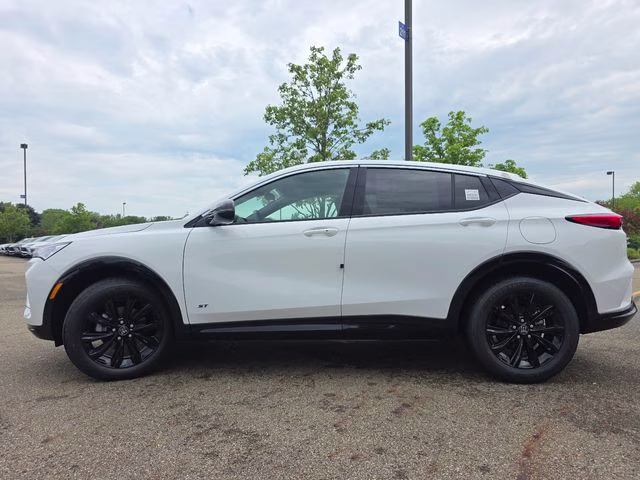 2026 Summit White Buick Envista Sport Touring FWD SUV